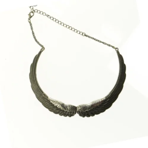Halskæde med vinger fra Zara (str. 33 cm)