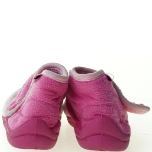 Gurli Gris sutsko med gummisål (str. 21)