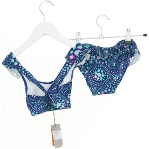 Blå bikini med flæser og prikker (str. 110)