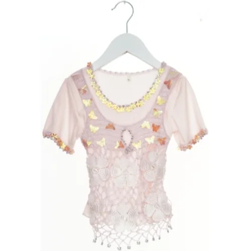 Kortærmet festtop med perlebroderi (str. 104)