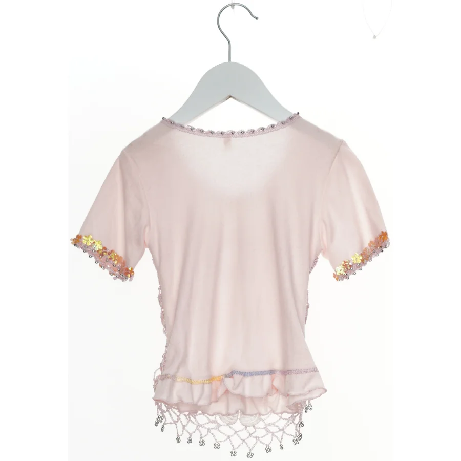 Kortærmet festtop med perlebroderi (str. 104)