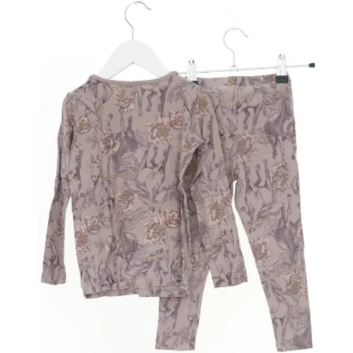 Nattøjssæt sæt heste og gyldne detaljer (str. 98)