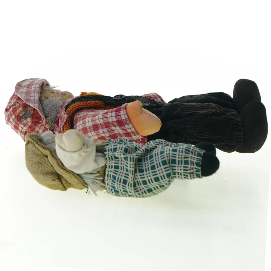 To dukker (højde 23 og 15 cm). 