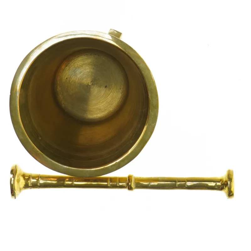 Morter i messing (højde 12 cm)