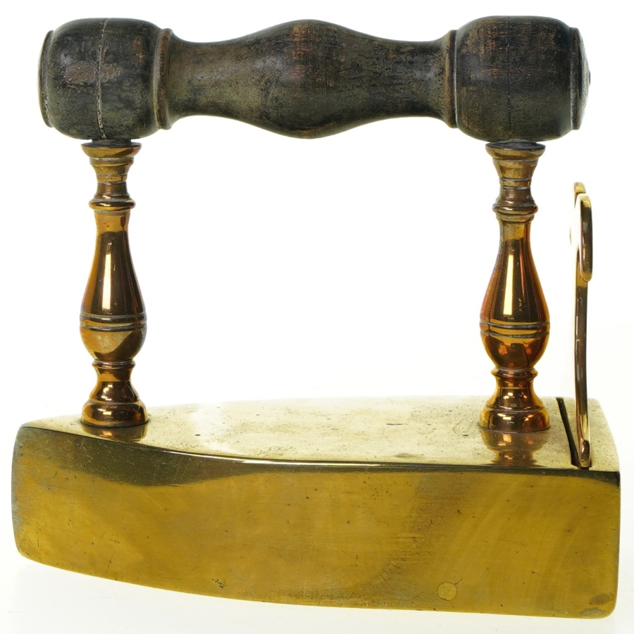 Gammelt strygejern i messing til kul (14 x 12 cm)