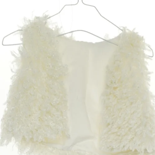 Vest i fake fur fra Maggi & Zoe (str. 92)