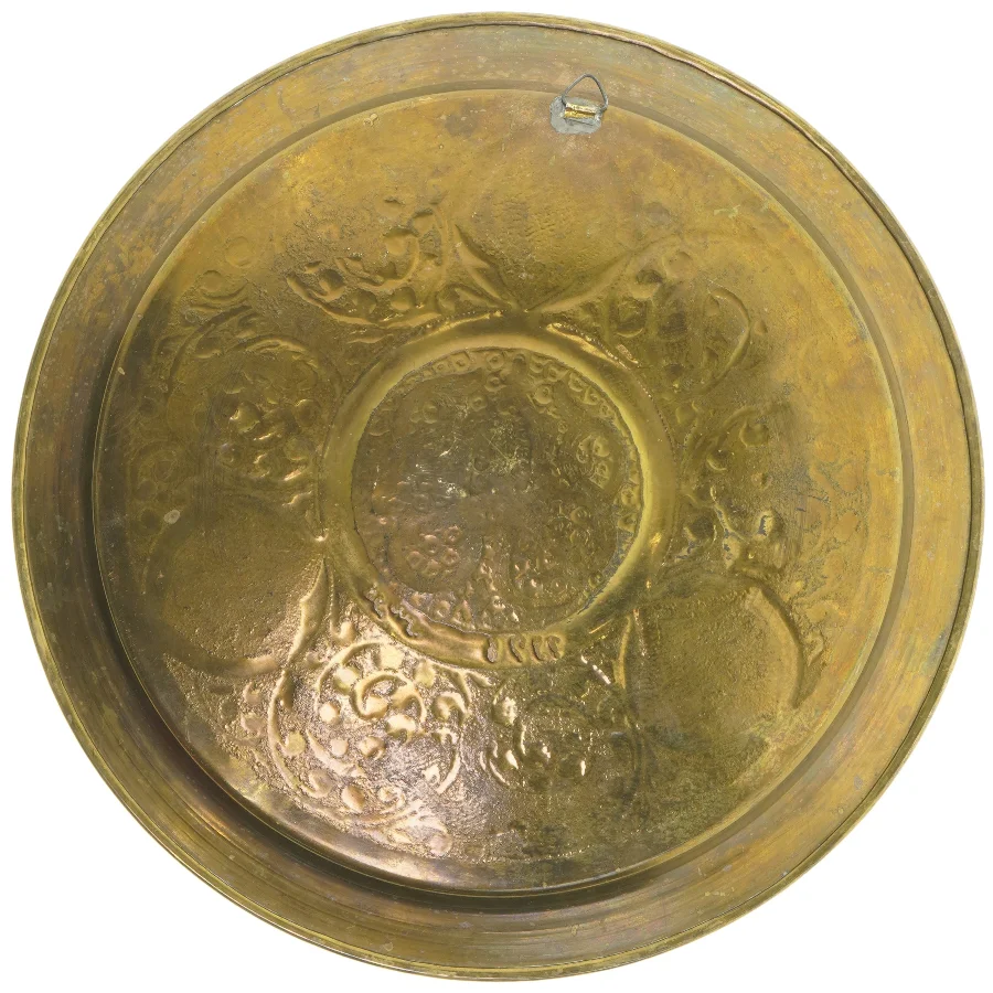 Graveret messingfad (str. Ø. 39 cm)