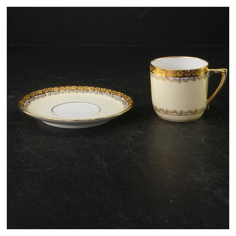 Porcelænskop og underkop sæt