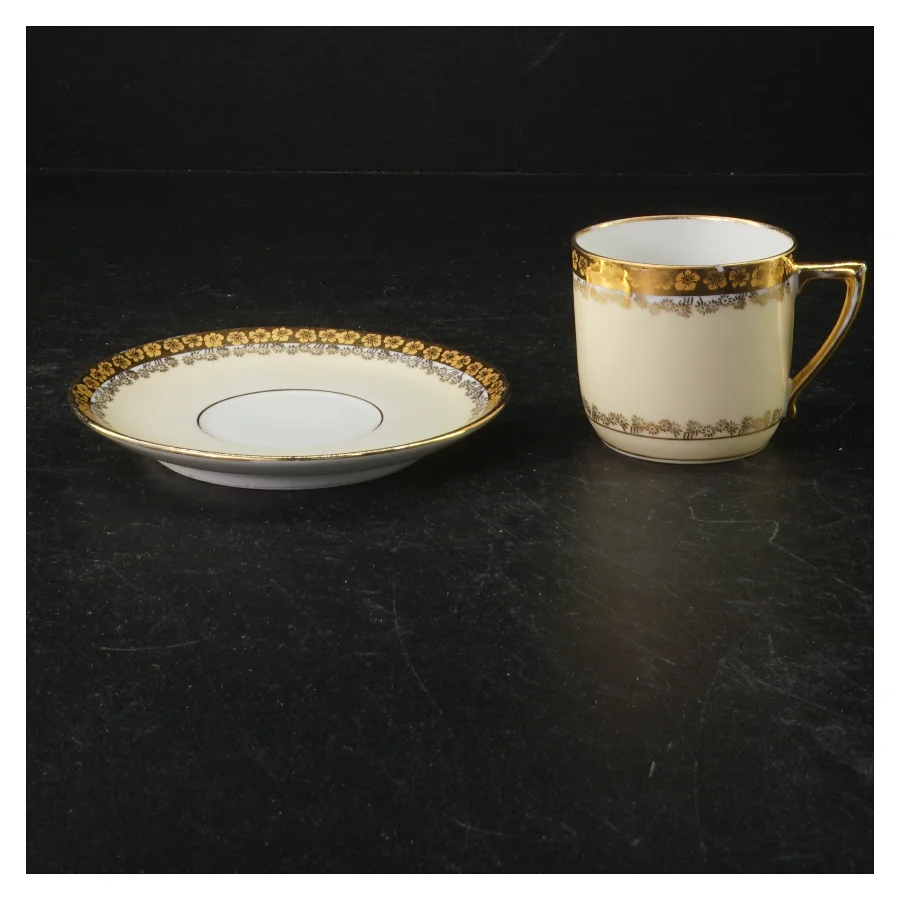 Porcelænskop og underkop sæt