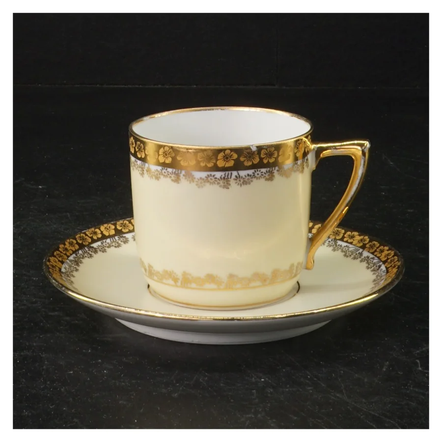 Porcelænskop og underkop sæt