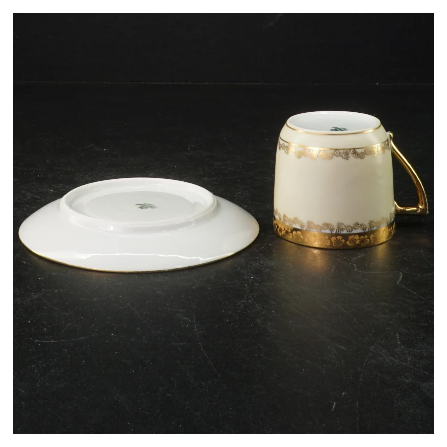 Porcelænskop og underkop sæt