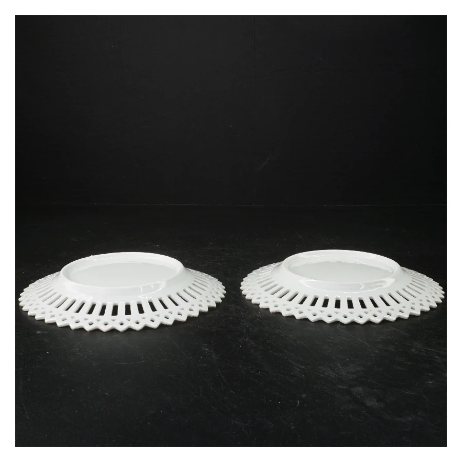 Dekorative porcelænstallerkner med blonde kanter