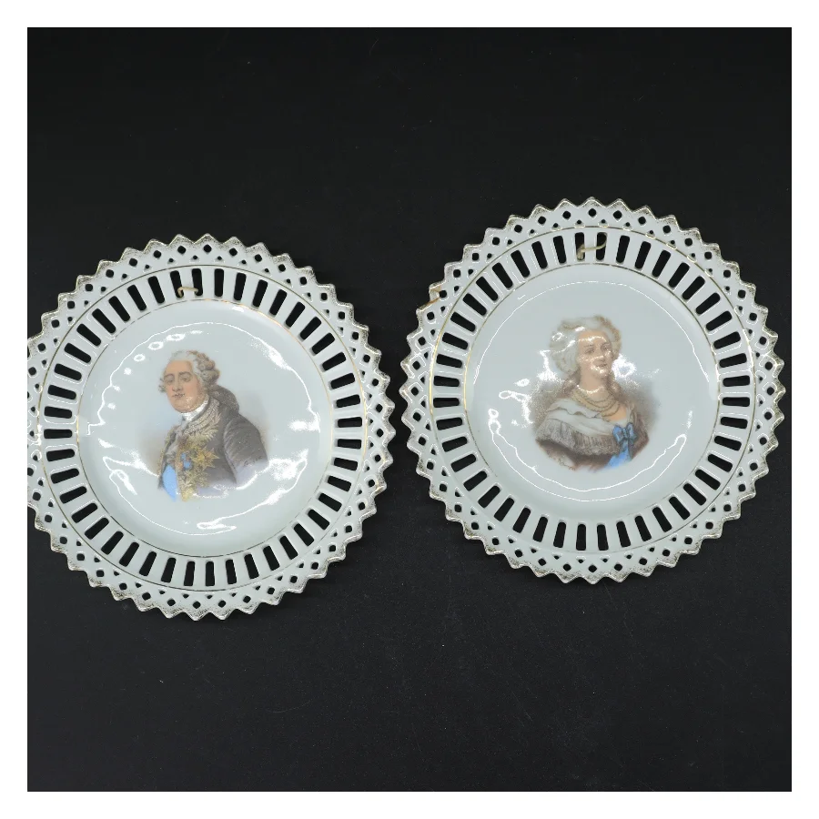 Dekorative porcelænstallerkner med blonde kanter