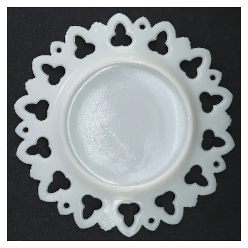 Hvid porcelænsfad med blonder