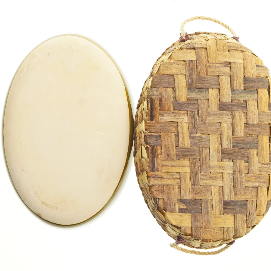 Flettet kurv med keramisk fad (str. 37,5x26 cm)