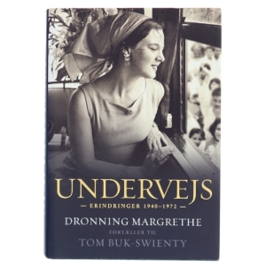 Undervejs : erindringer 1940-1972 af Margrethe II (Bog)