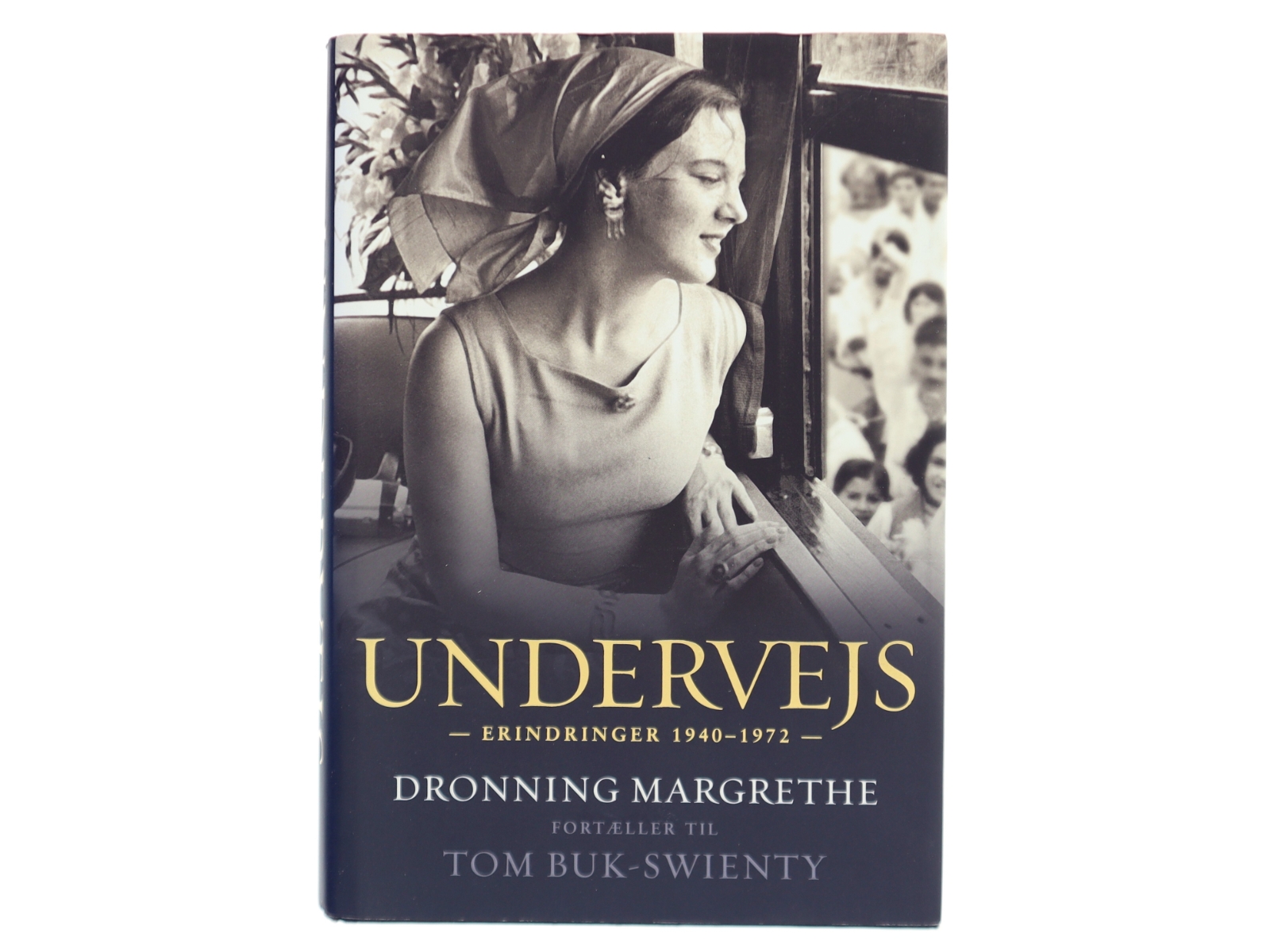Undervejs : erindringer 1940-1972 af Margrethe II (Bog)
