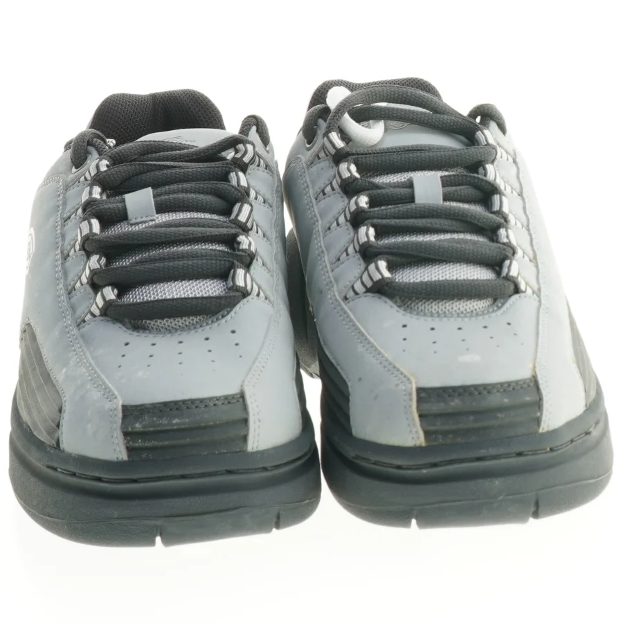 Grå 3 Wheelers rullesko med snørebånd fra Skechers (str. 41,5 cm)