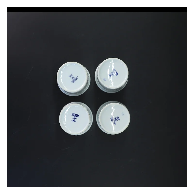 Sæt med 4 krydderikrukker i porcelæn fra Stavangerflint (str. 7,5 cm. 4 styk)