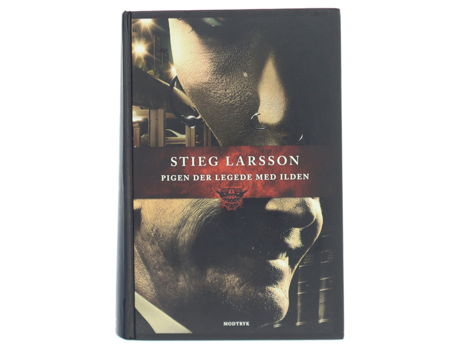 Pigen der legede med ilden af Stieg Larsson (Bog)