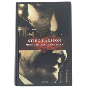Pigen der legede med ilden af Stieg Larsson (Bog)