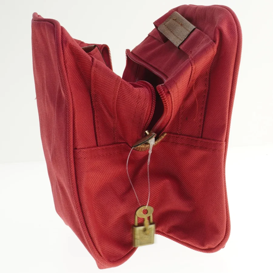 Rød toilet staske med lynlås og lås (str. 27x20 cm)