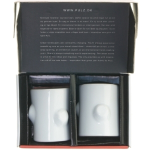 Hvide krus med dekorative detaljer fra Pulz (str. 10,3x8 cm)