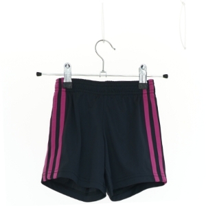 Shorts fra Adidas (str. 104 cm)