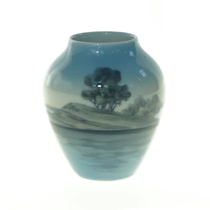  Bing & Grøndahl Vase No. 500/5012 med Sø og Ø Motiv fra Bing og Grøndahl (str. 8 x 7 cm)