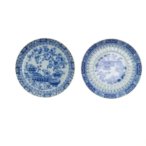 Blå og hvide porcelænstallerkener (str. Ø. 17 cm)