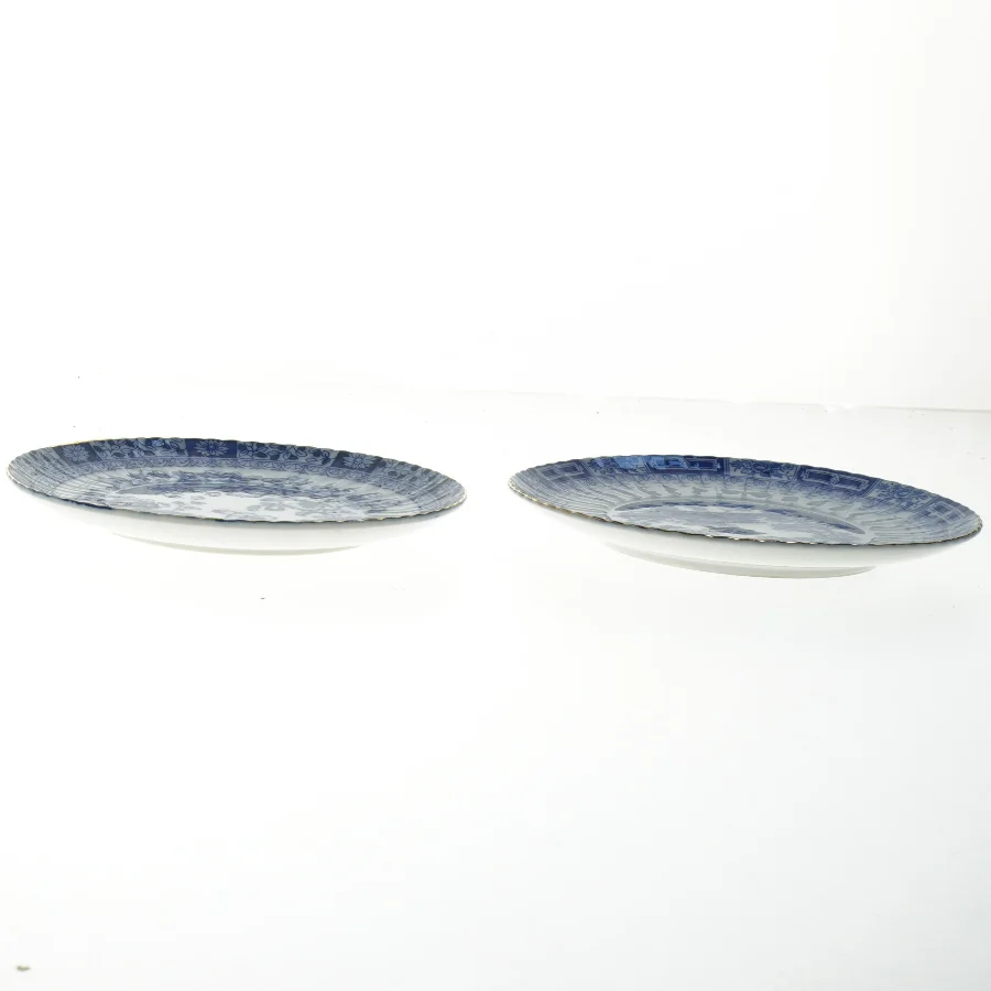 Blå og hvide porcelænstallerkener (str. Ø. 17 cm)