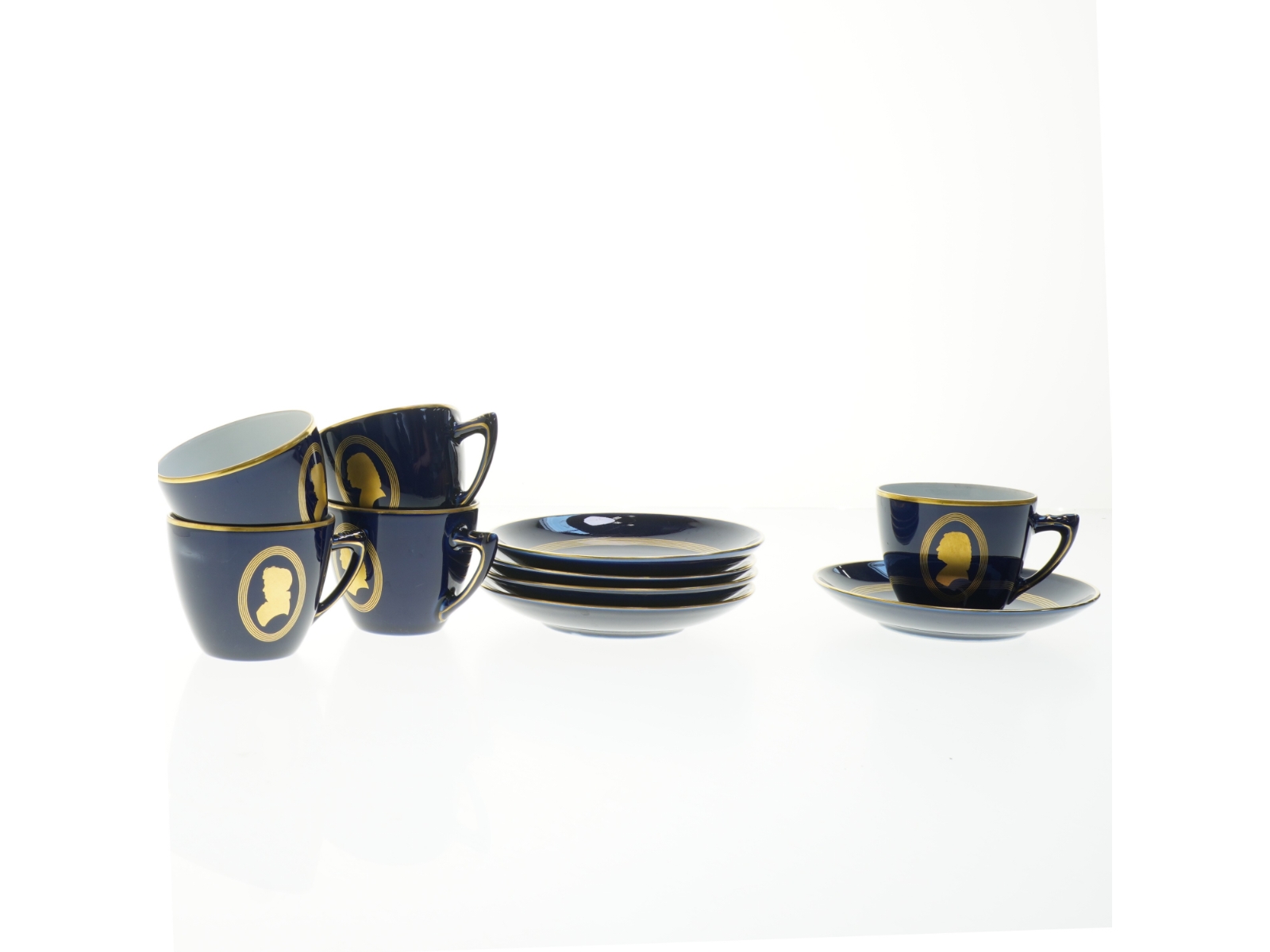 Sæt af kaffekopper med undertallerkener fra B&G (str. 5 kopper. ø. 8 cm. 5 undertallerkener. ø. 13,5)