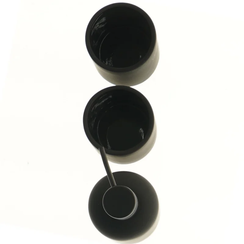 Sæt med sæbedispenser og krus (str. 16 og 10 cm)