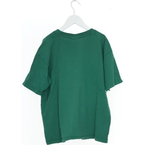 Grøn T-shirt med påskrift fra Pomp de Lux (str. 164)