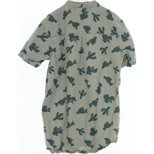 Kortærmet skjorte med kaktusprint fra Pomp de Lux (str. 164)