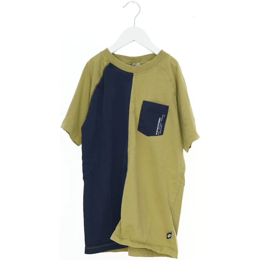 T-shirt med knap fra Pomp de Lux (str. 164)