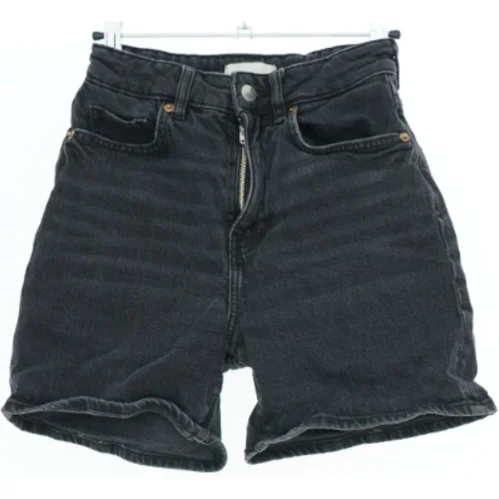 Sort jeansshorts fra H&M (str. 140)