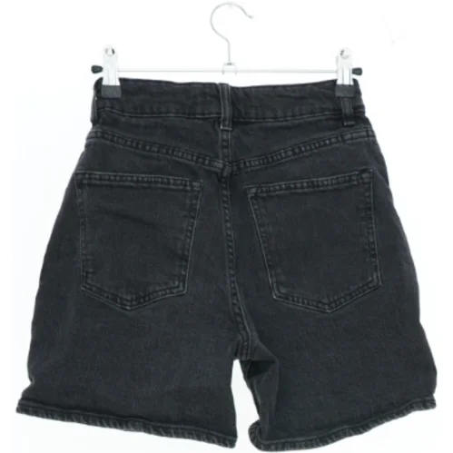 Sort jeansshorts fra H&M (str. 140)