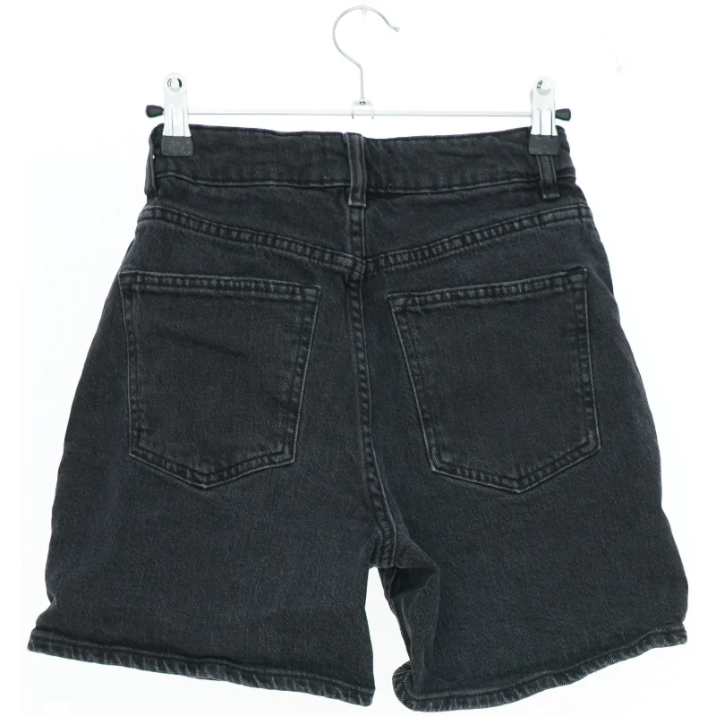 Sort jeansshorts fra H&M (str. 140)