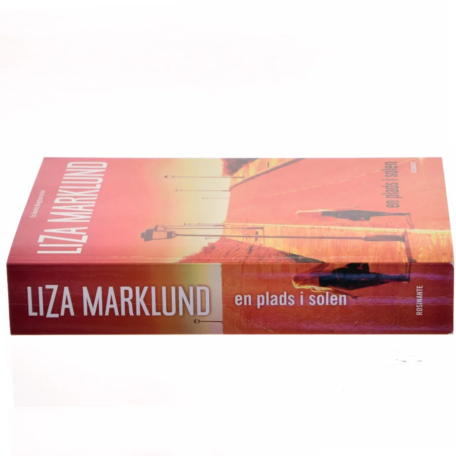 En Plads I Solen af Liza Marklund (Bog)