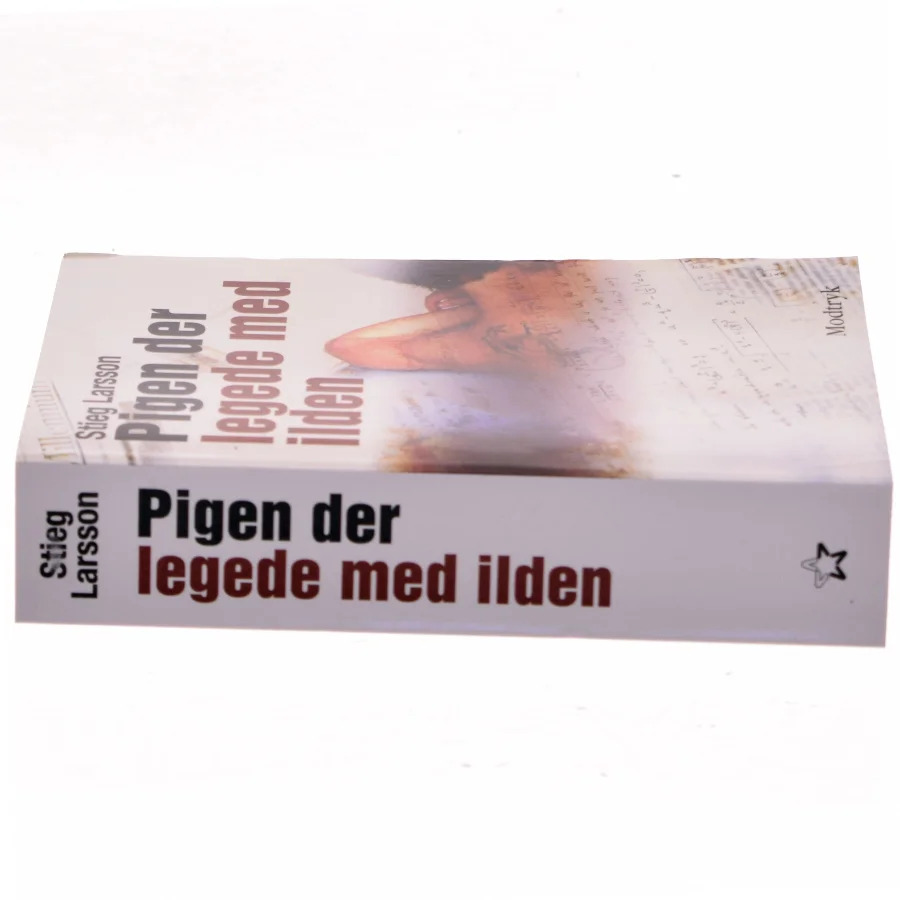 Pigen der legede med ilden - Stieg Larsson 