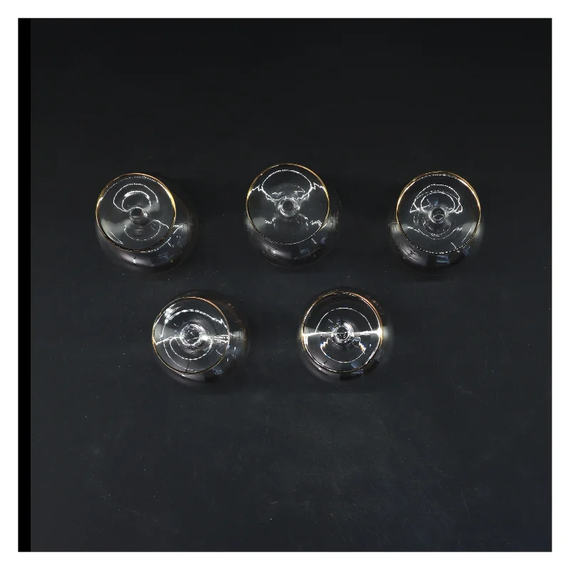 Små glas med guldkant (str. 5 styk. ø. 4,5 cm. længde. 8,5 cm)