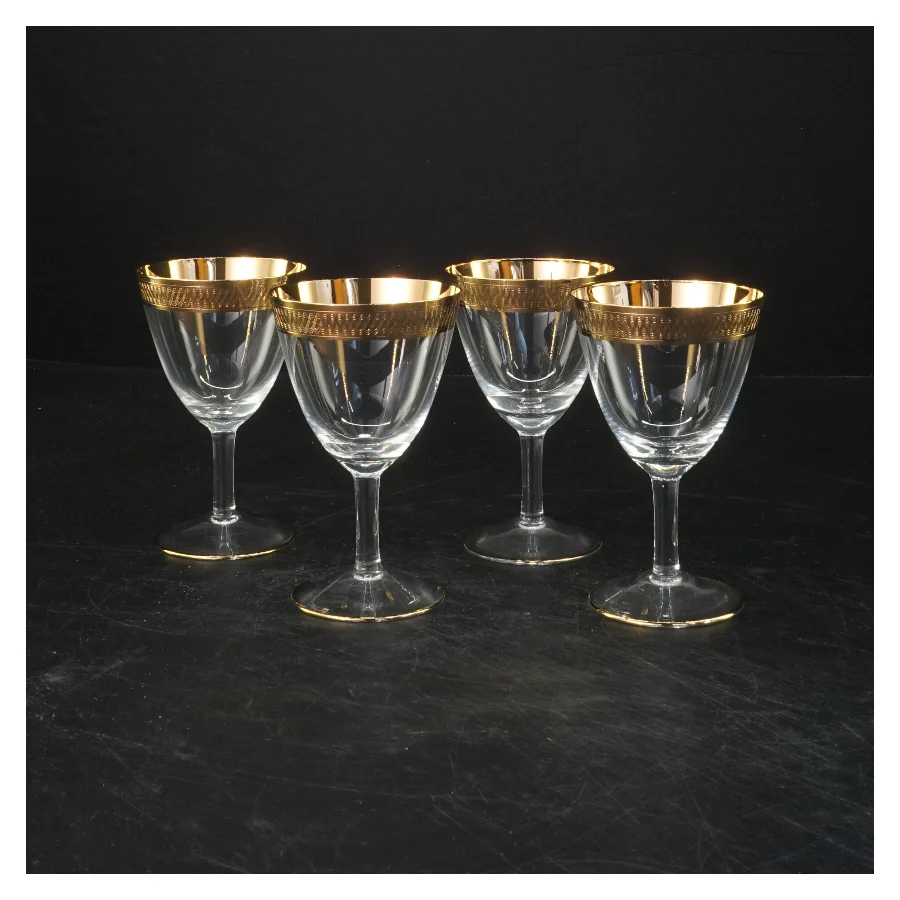 Sæt af glas med guldkanter (str. 4 styk. ø. 7 cm længde. 11,5 cm)