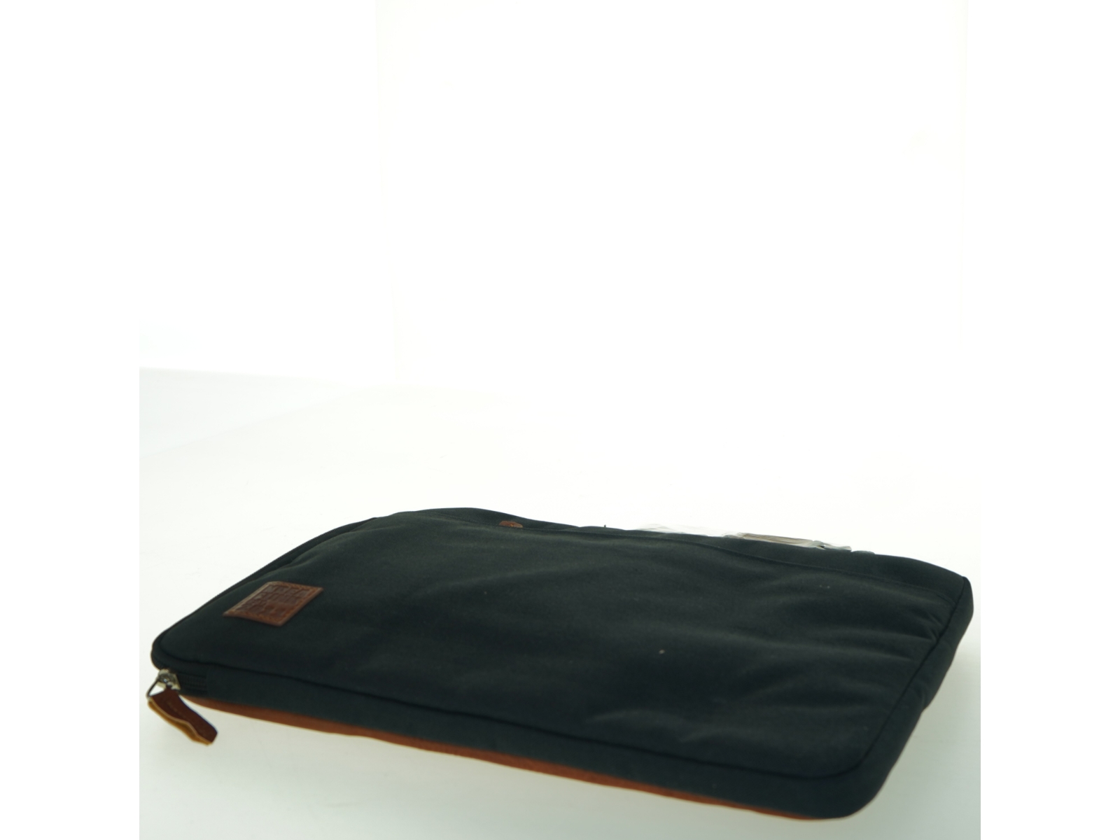 Sort laptop sleeve med tilbehørspose (str. 36x26 cm)