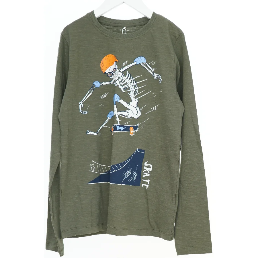 Langærmet t-shirt med skelet grafik fra Name It (str. 152)