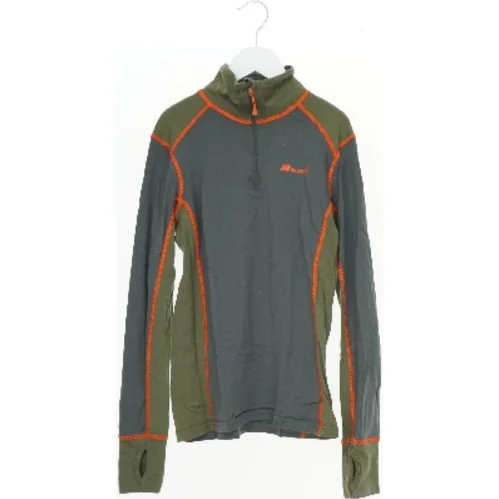 Langærmet termotrøje med lynlås og kontrastsøm fra Skogstad (str. 152)