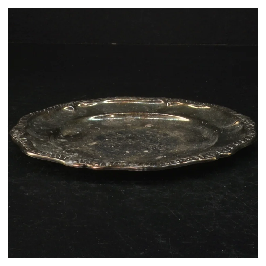 Sølvfarvet bakke (str. Ø. 17 cm)