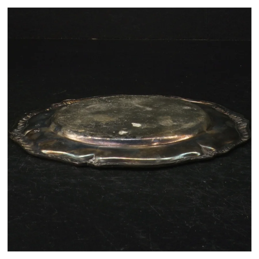 Sølvfarvet bakke (str. Ø. 17 cm)
