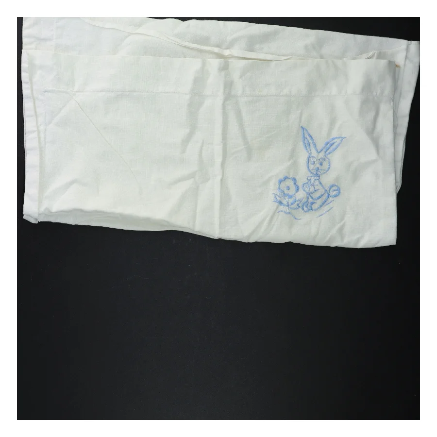 Broderet tekstil (str. 42 x 46 cm)