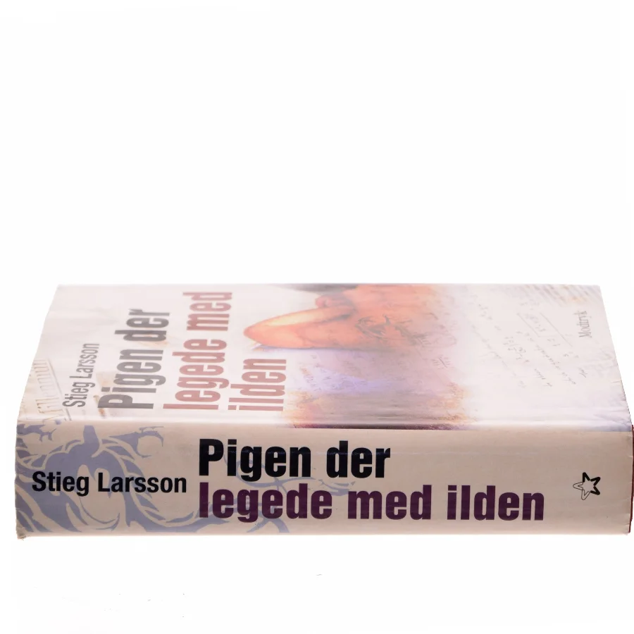 Pigen der legede med ilden af Stieg Larsson (Bog)